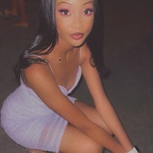 Meet your Posher, Adrienne